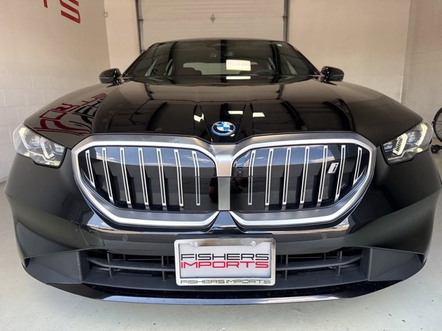 Used 2025 BMW i5 xDrive40 w/ Premium Package image 2