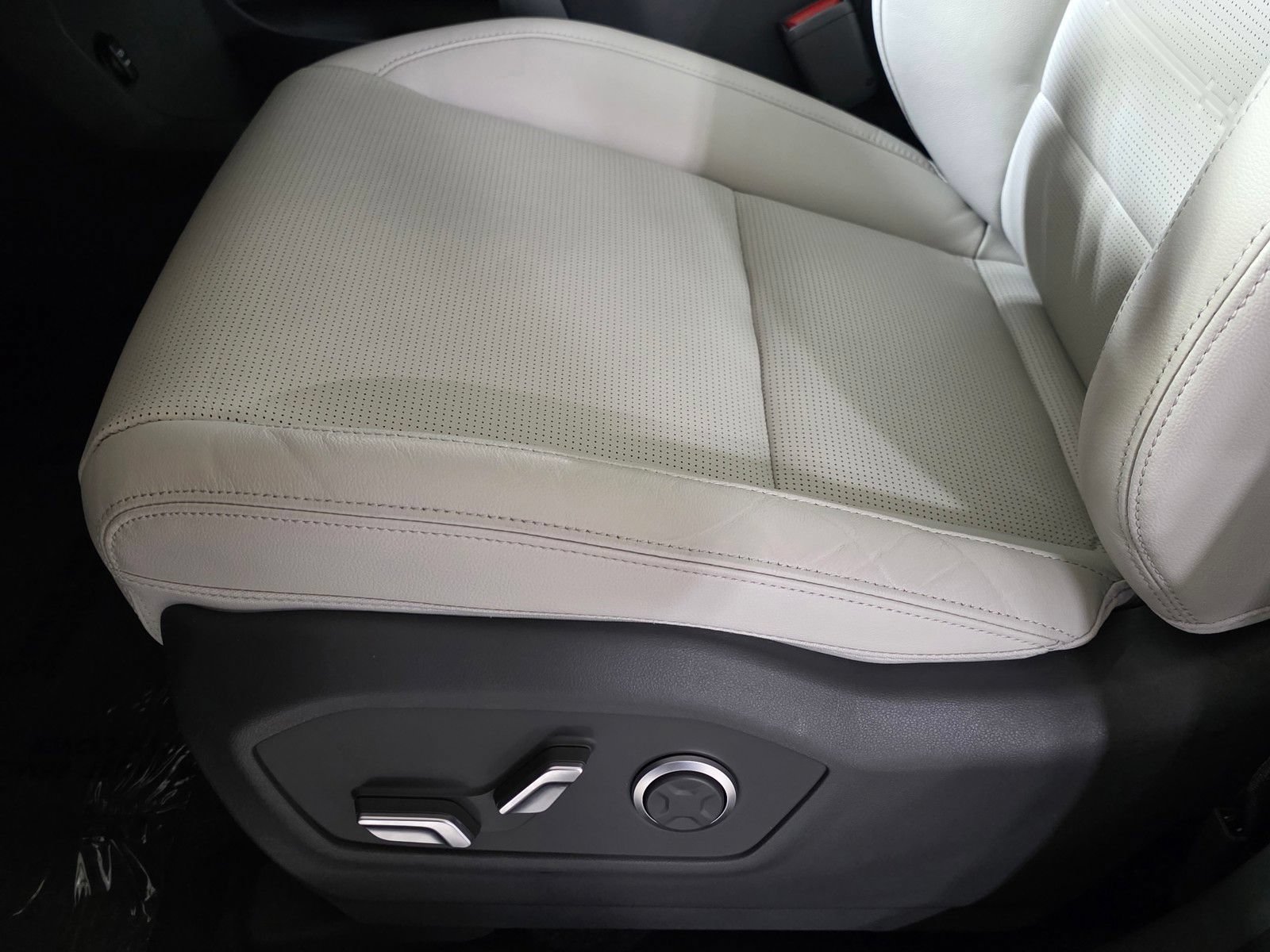 Certified 2025 Hyundai Santa Fe Limited FWD image 24
