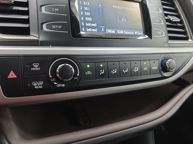 Used 2019 Toyota Highlander LE AWD/4WD image 22