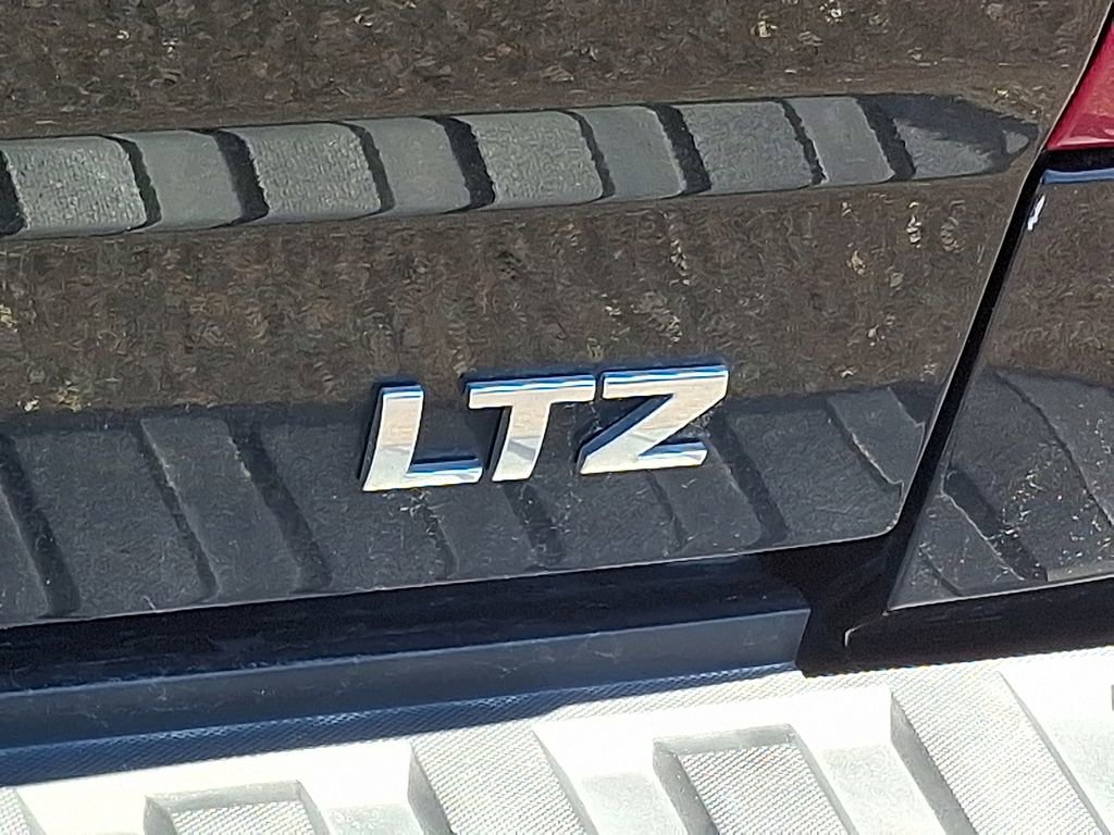 Used 2018 Chevrolet Silverado 1500 LTZ Z71 w/ LTZ Plus Package AWD/4WD image 12