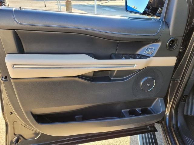 Used 2022 Ford Expedition Limited image 21