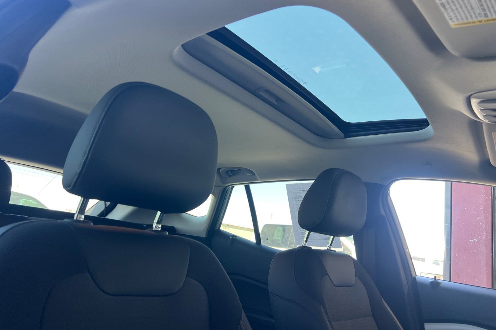 Used 2025 Chevrolet Trax LT w/ Sunroof Package FWD image 17