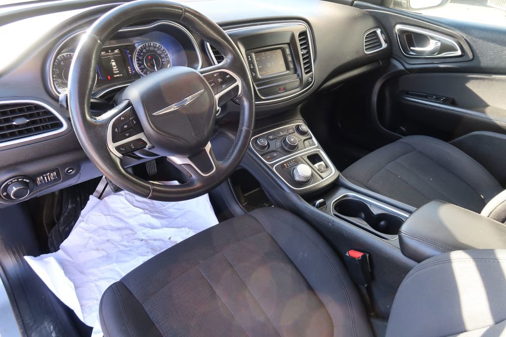 Used 2016 Chrysler 200 Limited w/ Convenience Group image 6