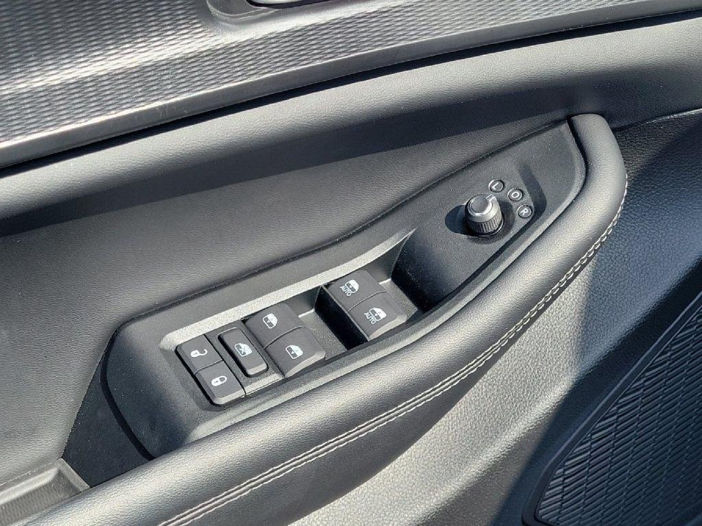 Used 2025 Jeep Grand Cherokee Laredo RWD image 21