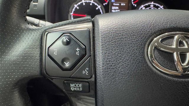 Used 2022 Toyota 4Runner TRD Off-Road AWD/4WD image 27