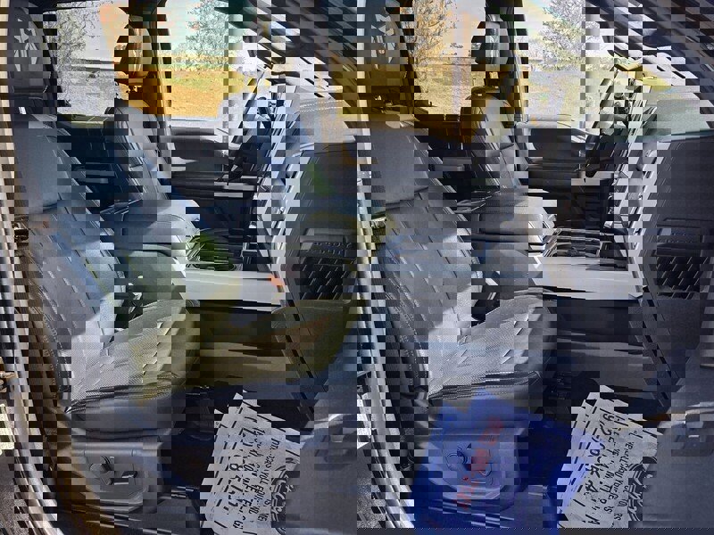 Used 2022 Ford F250 Lariat w/ Black Appearance Package image 14