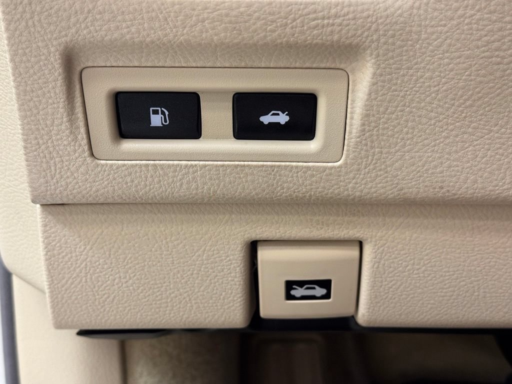 Used 2013 Lexus LS 460 AWD w/ Comfort Pkg image 40