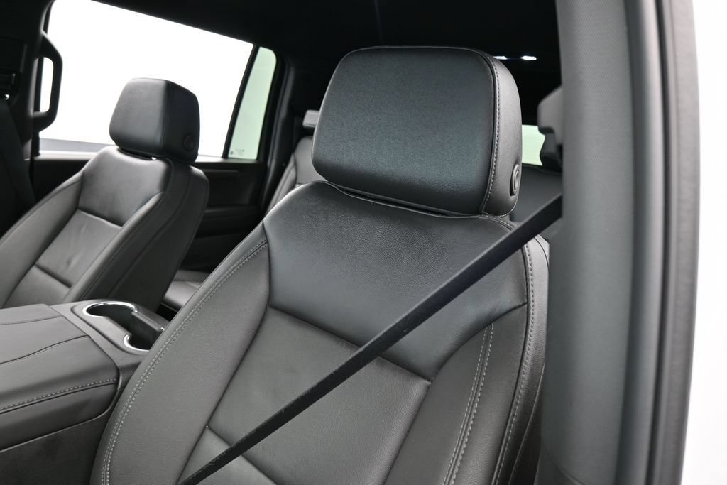 Used 2025 Chevrolet Suburban LT RWD image 18