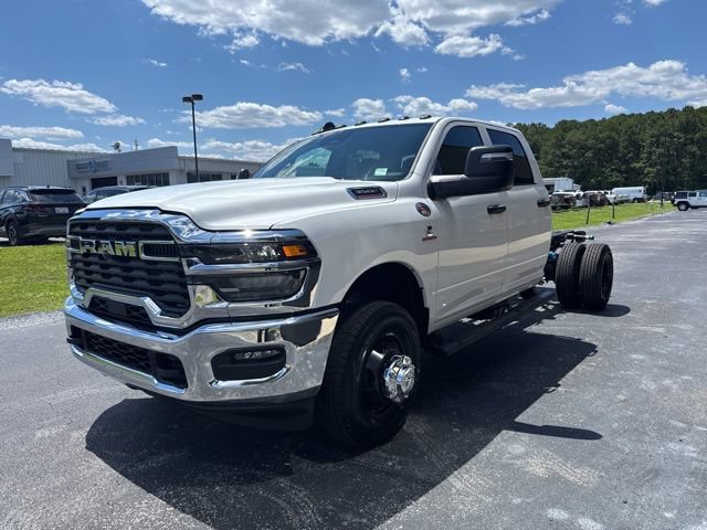 New 2026 RAM 3500 Tradesman AWD/4WD image 4
