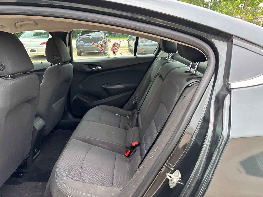 Used 2018 Chevrolet Cruze LT FWD image 19