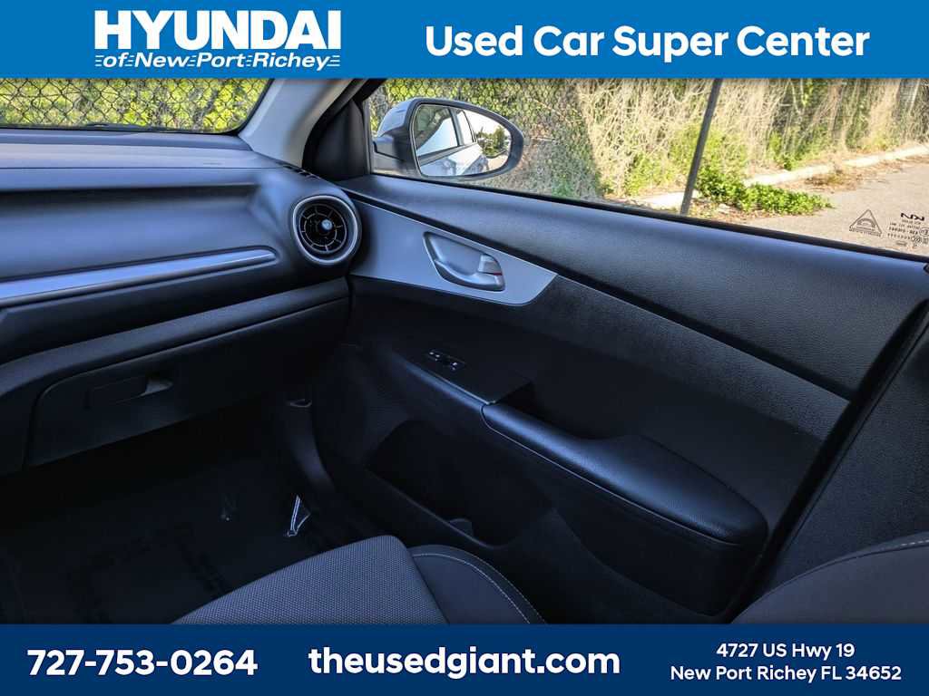 Used 2024 Kia Forte LXS w/ LXS Technology Package image 16