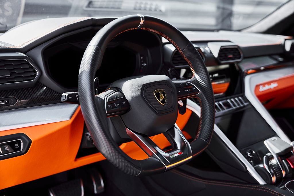 Used 2022 Lamborghini Urus AWD/4WD image 39