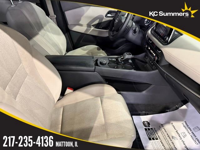 Certified 2025 Nissan Rogue SV image 29