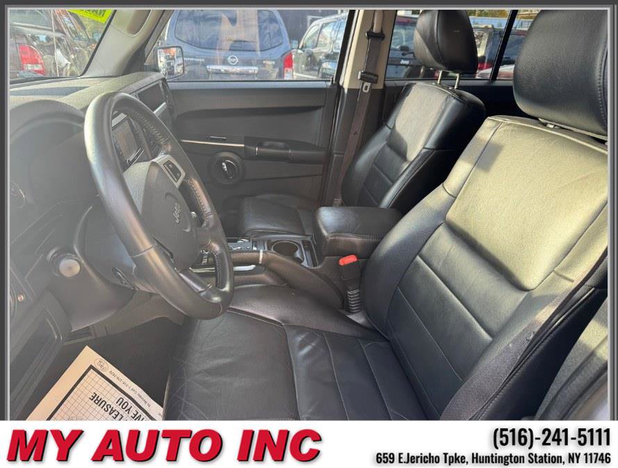 Used 2010 Jeep Commander Sport w/ Sun/Sound Group image 25