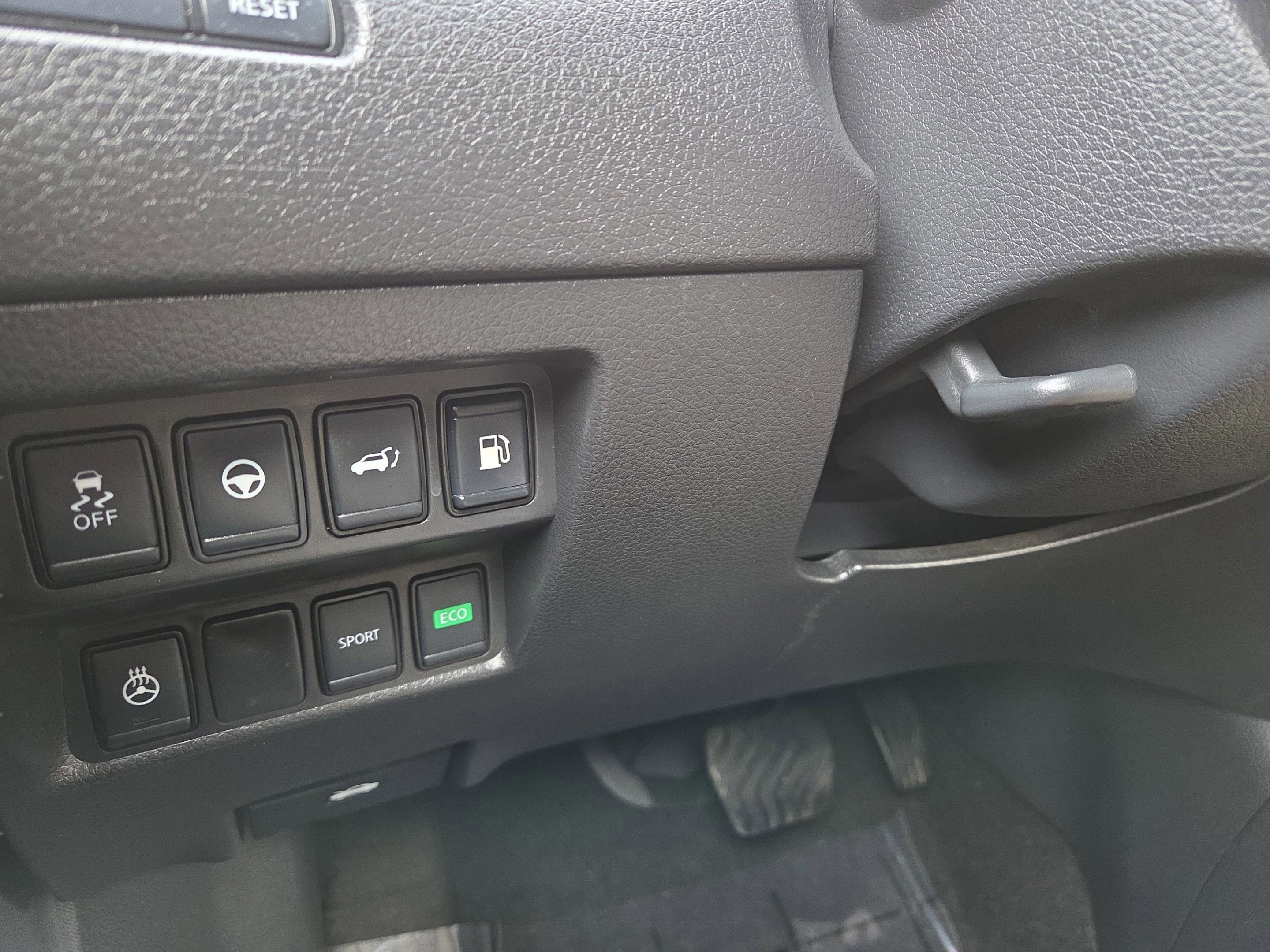 Used 2020 Nissan Rogue SV w/ Premium Package image 25