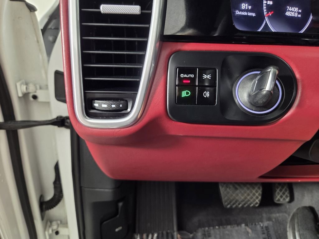 Used 2019 Porsche Cayenne AWD/4WD image 22
