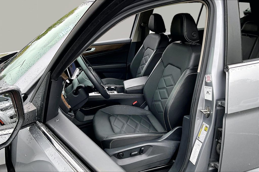 Used 2025 Volkswagen Atlas SE FWD image 15