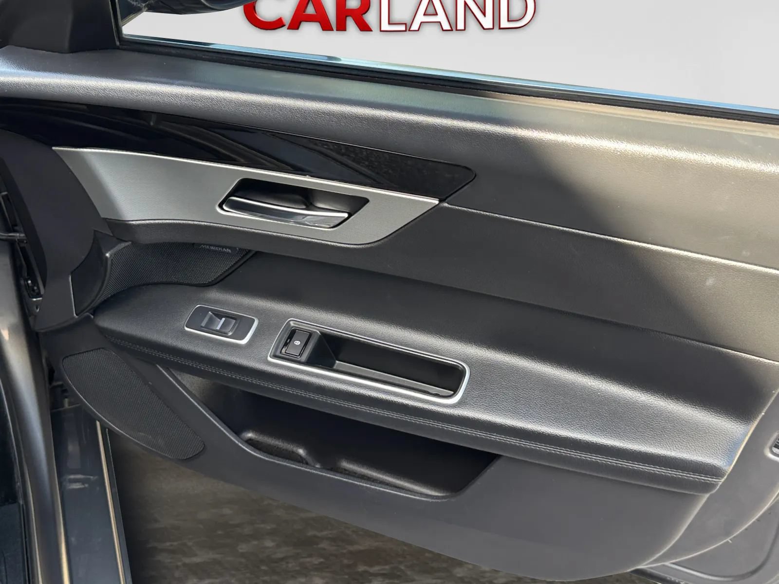 Used 2017 Jaguar XF Prestige AWD/4WD image 23