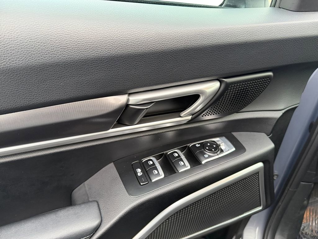 Used 2023 Kia Telluride S image 17