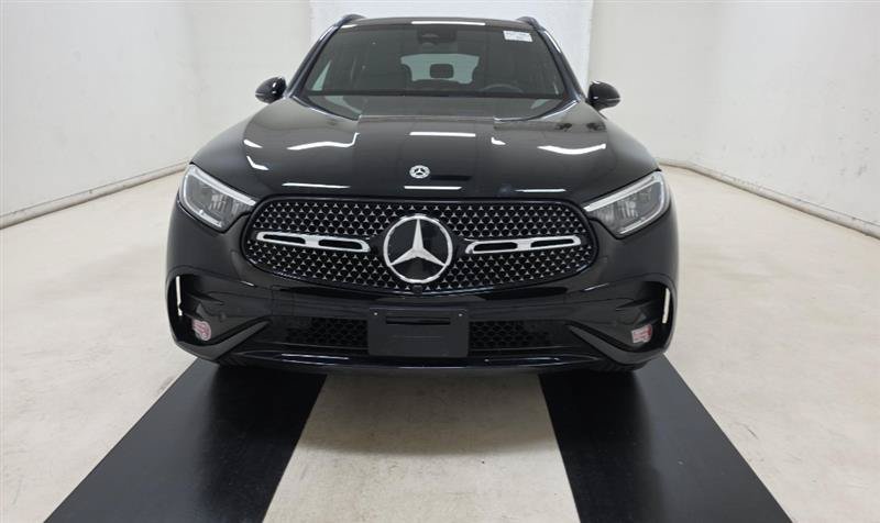 Used 2025 Mercedes-Benz GLC 350e 4MATIC w/ AMG Line image 2