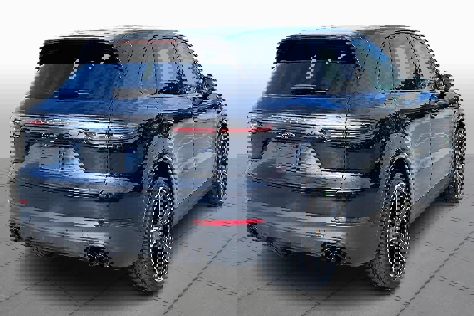 Used 2022 Porsche Cayenne S image 12