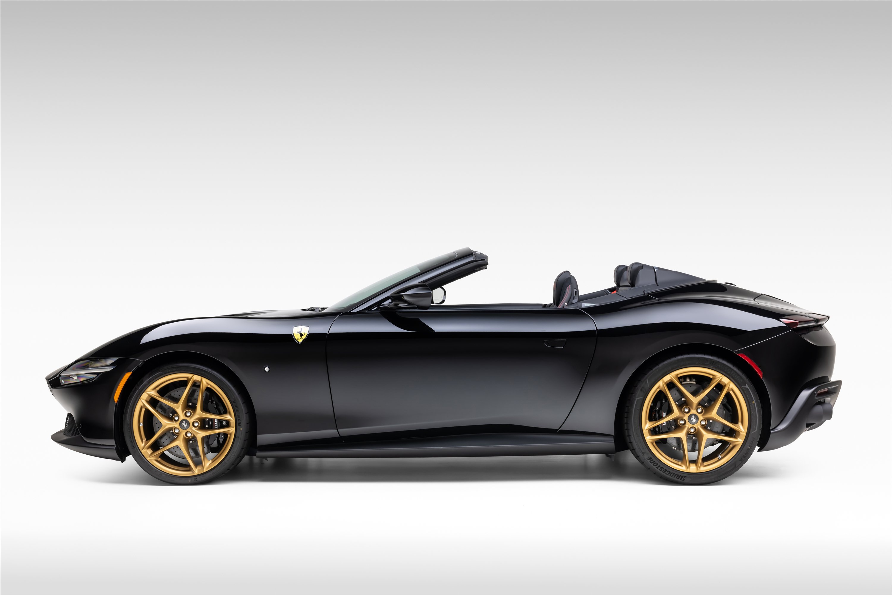 Used 2026 Ferrari Roma Spider RWD image 3