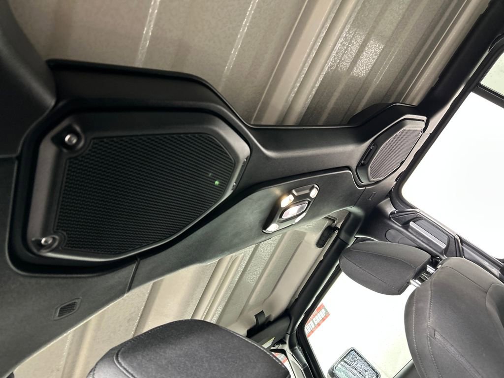 Used 2022 Jeep Gladiator Willys image 19