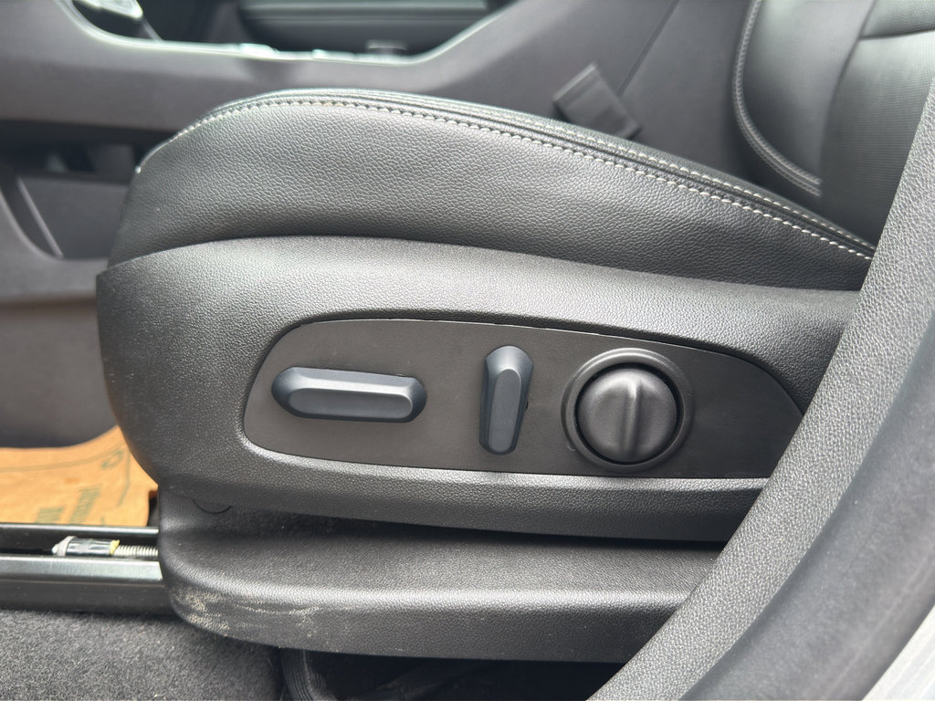 Used 2024 GMC Terrain SLT w/ Infotainment Package II AWD/4WD image 16