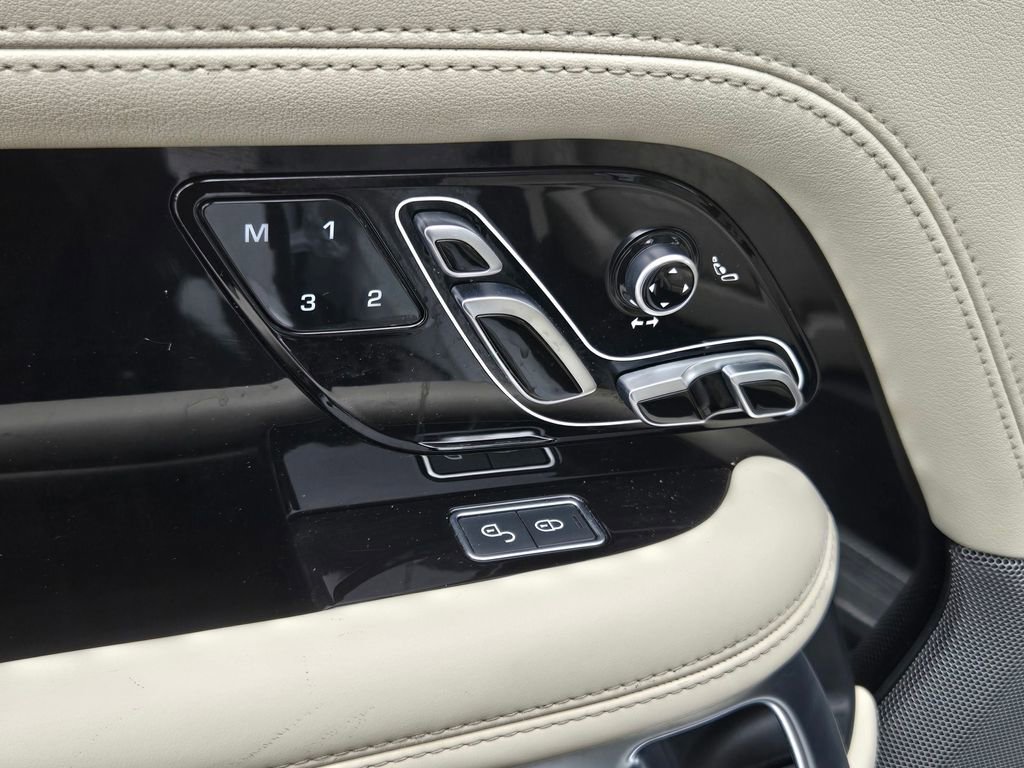 Used 2020 Land Rover Range Rover HSE image 11