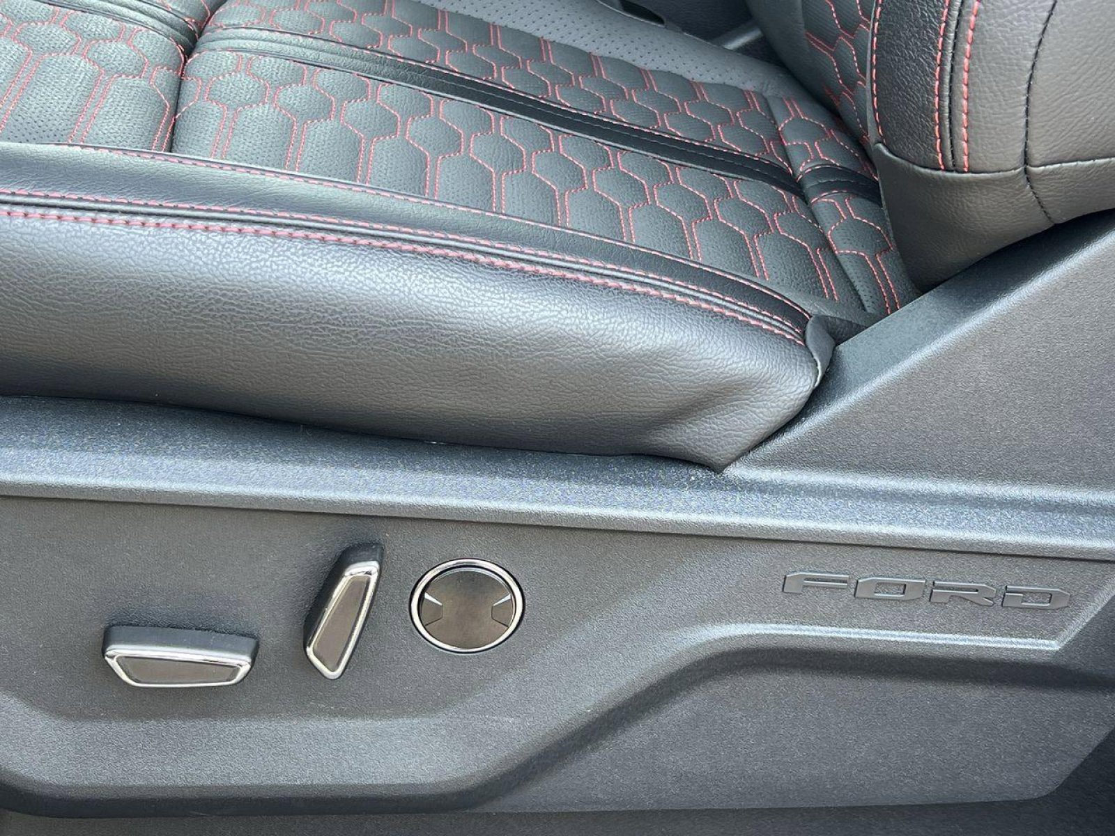 New 2025 Ford F150 Lariat w/ Equipment Group 502A High image 14