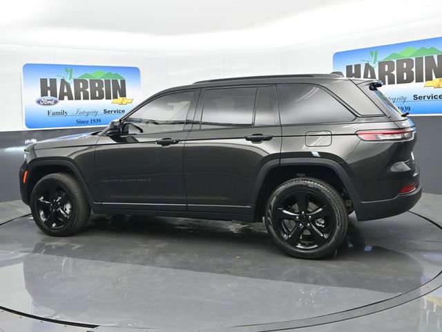 Used 2023 Jeep Grand Cherokee Limited w/ Luxury Tech Group II image 3