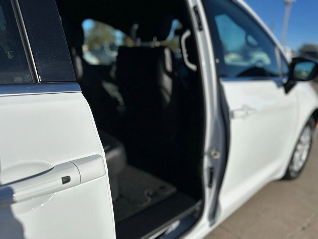 New 2026 Chrysler Pacifica Select image 10