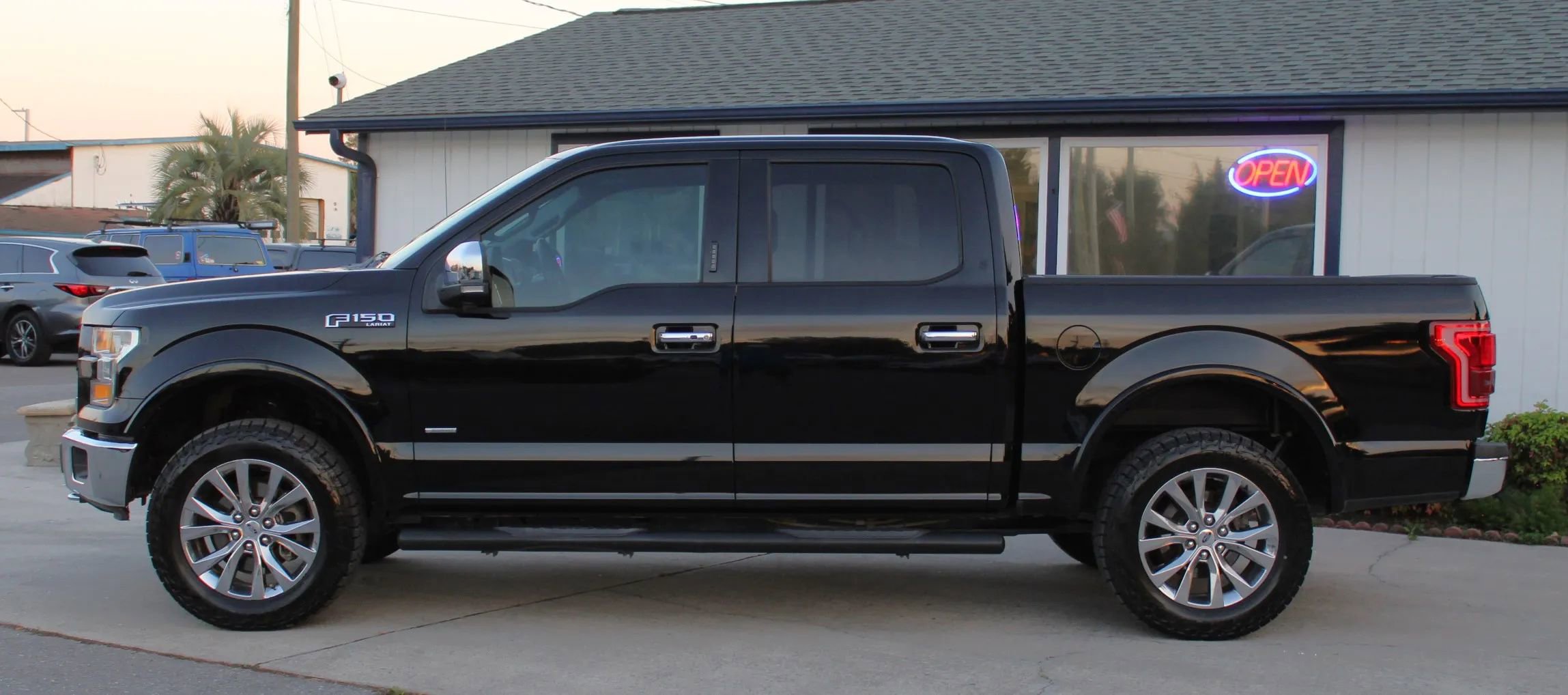 Used 2017 Ford F150 Lariat image 2