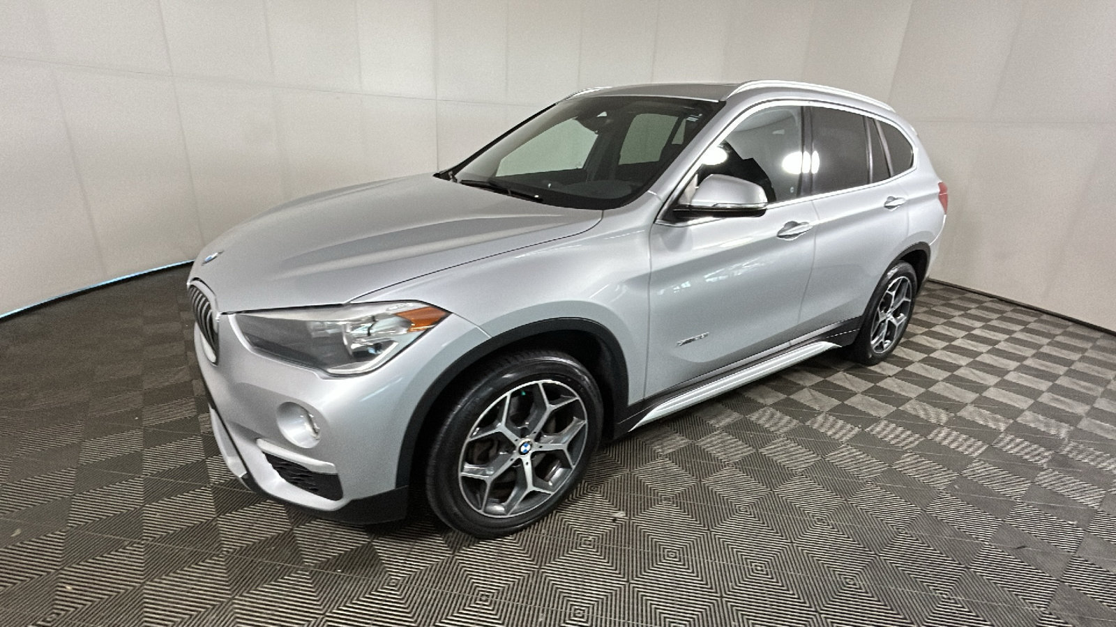 Used 2018 BMW X1 xDrive28i AWD/4WD image 8