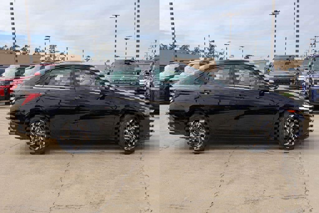 New 2026 Hyundai Elantra Limited image 25