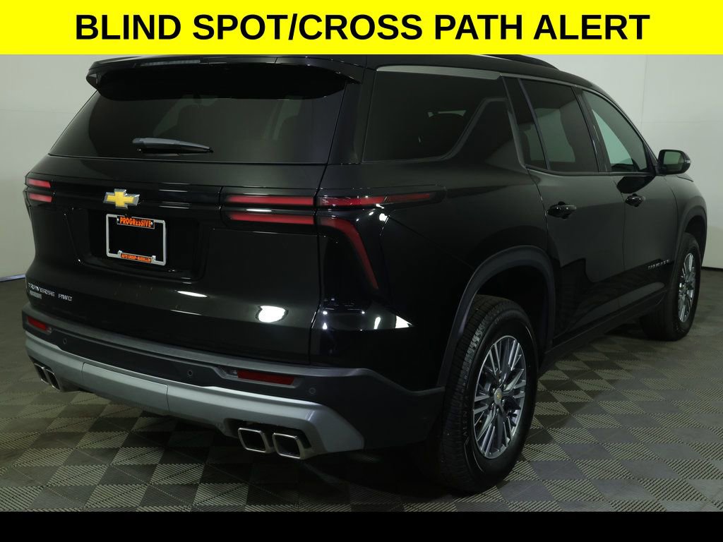Used 2025 Chevrolet Traverse LT image 11