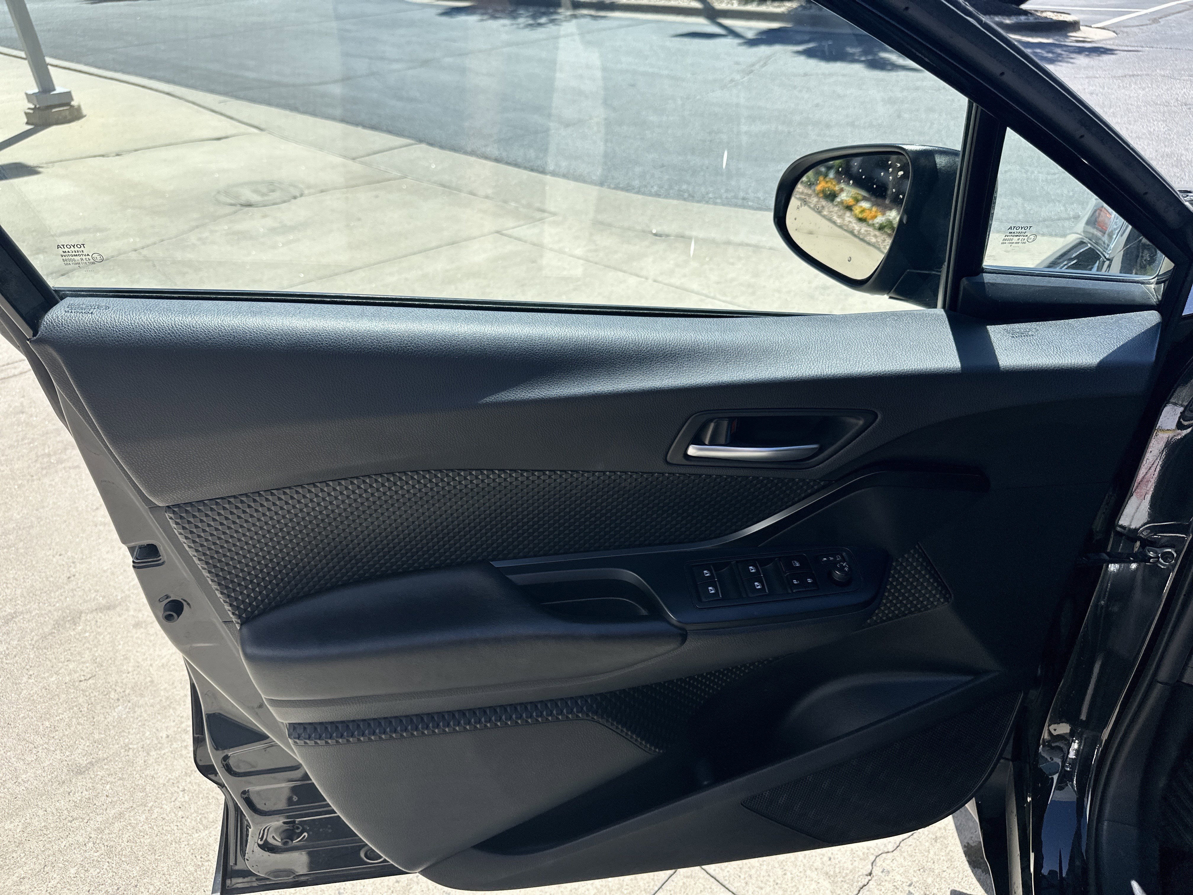 Used 2018 Toyota C-HR XLE FWD image 13
