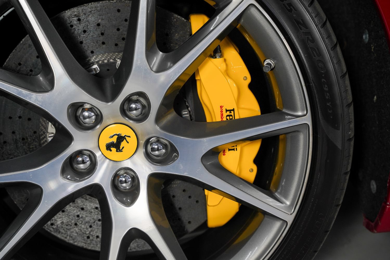 Used 2010 Ferrari California RWD image 17
