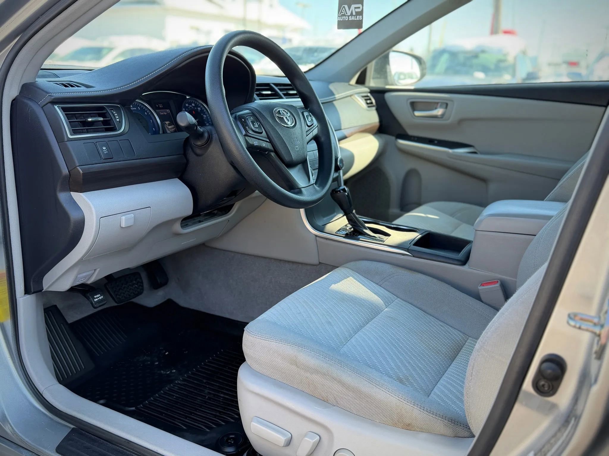 Used 2017 Toyota Camry LE image 2