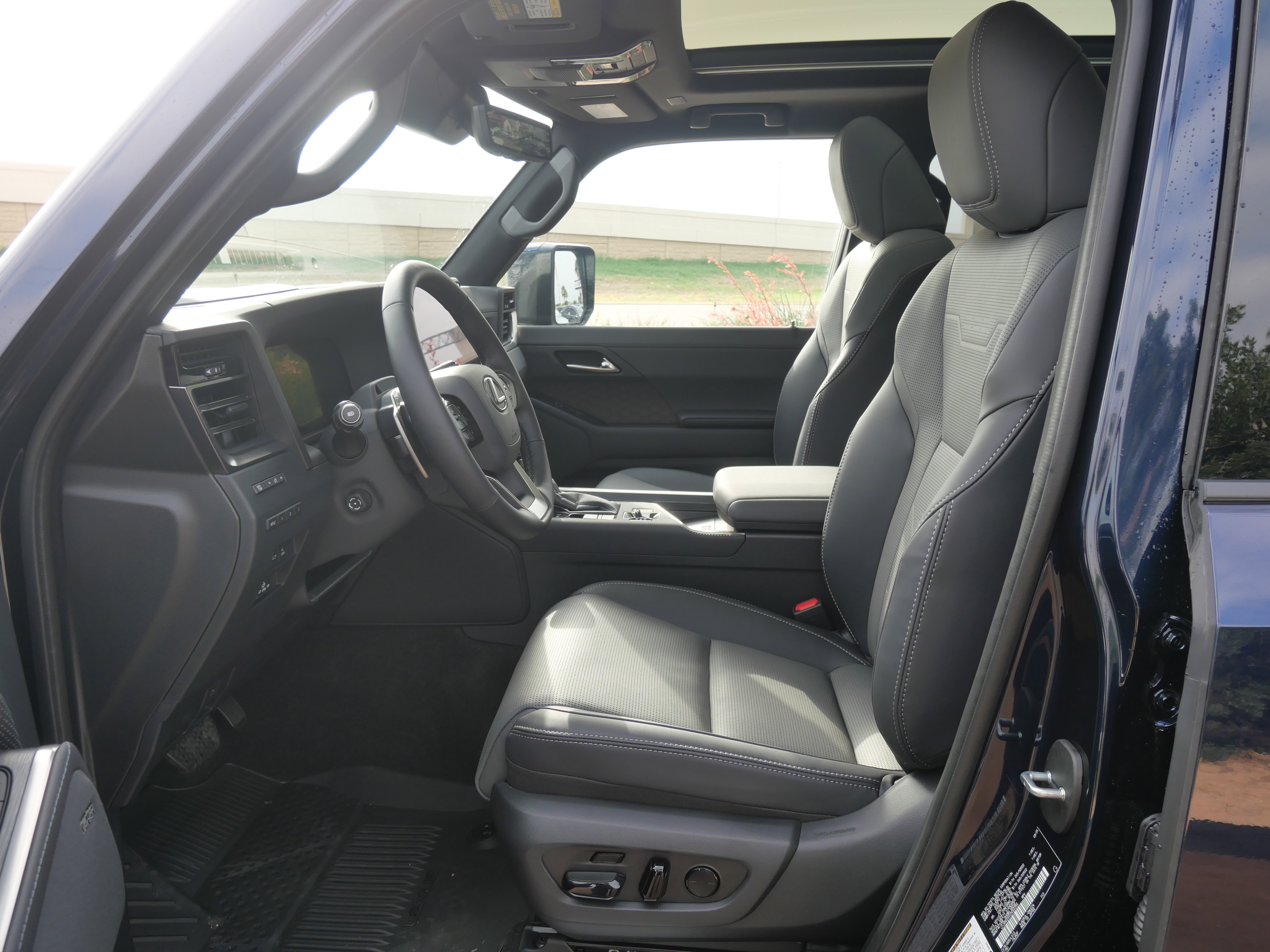 Used 2025 Lexus GX 550 w/ Accessory Package (2T) image 20