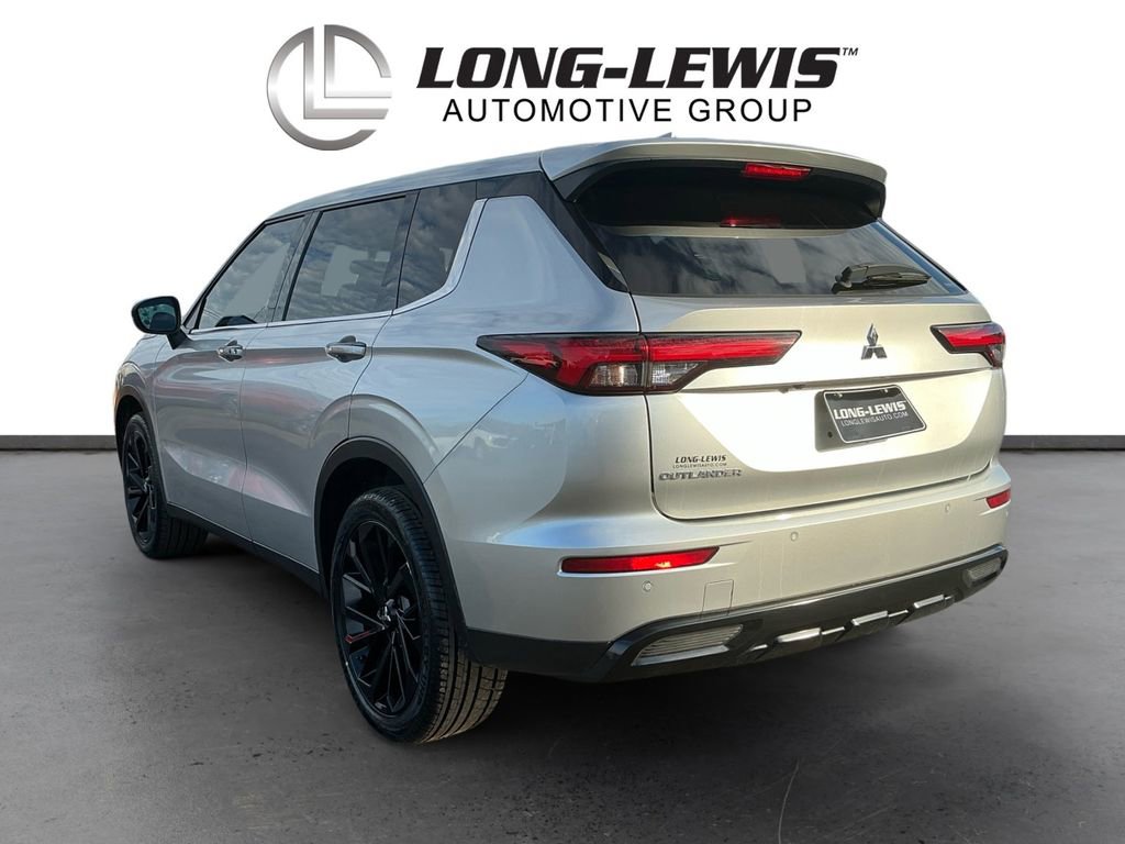 Used 2022 Mitsubishi Outlander SEL Black Edition image 3