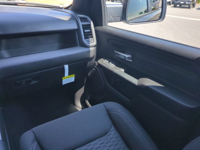 New 2027 RAM 1500 Express AWD/4WD image 17