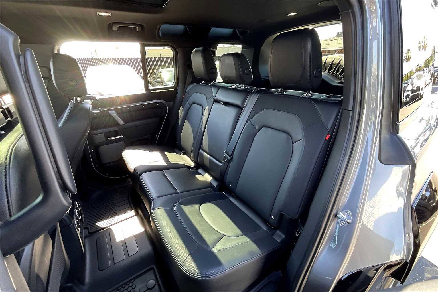 Used 2024 Land Rover Defender 110 X-Dynamic SE image 28