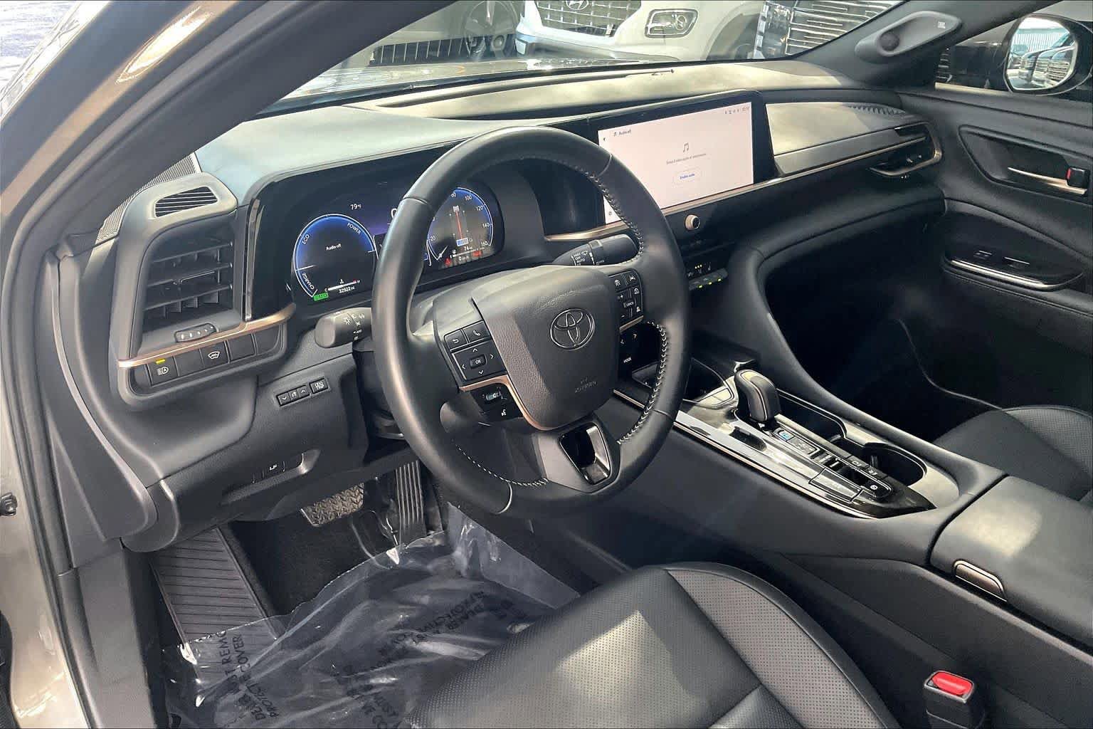 Used 2024 Toyota Crown AWD/4WD image 18