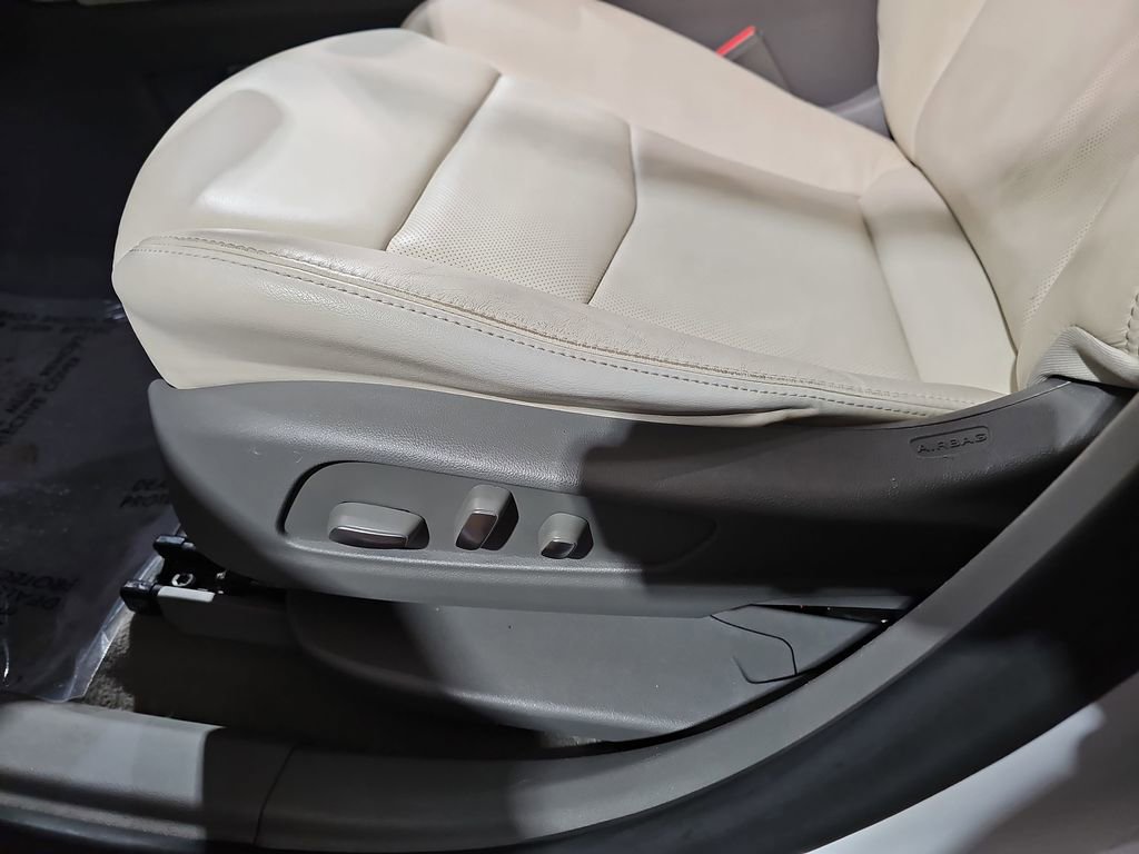 Certified 2021 Cadillac XT6 Premium Luxury w/ LPO, ONYX Package image 34