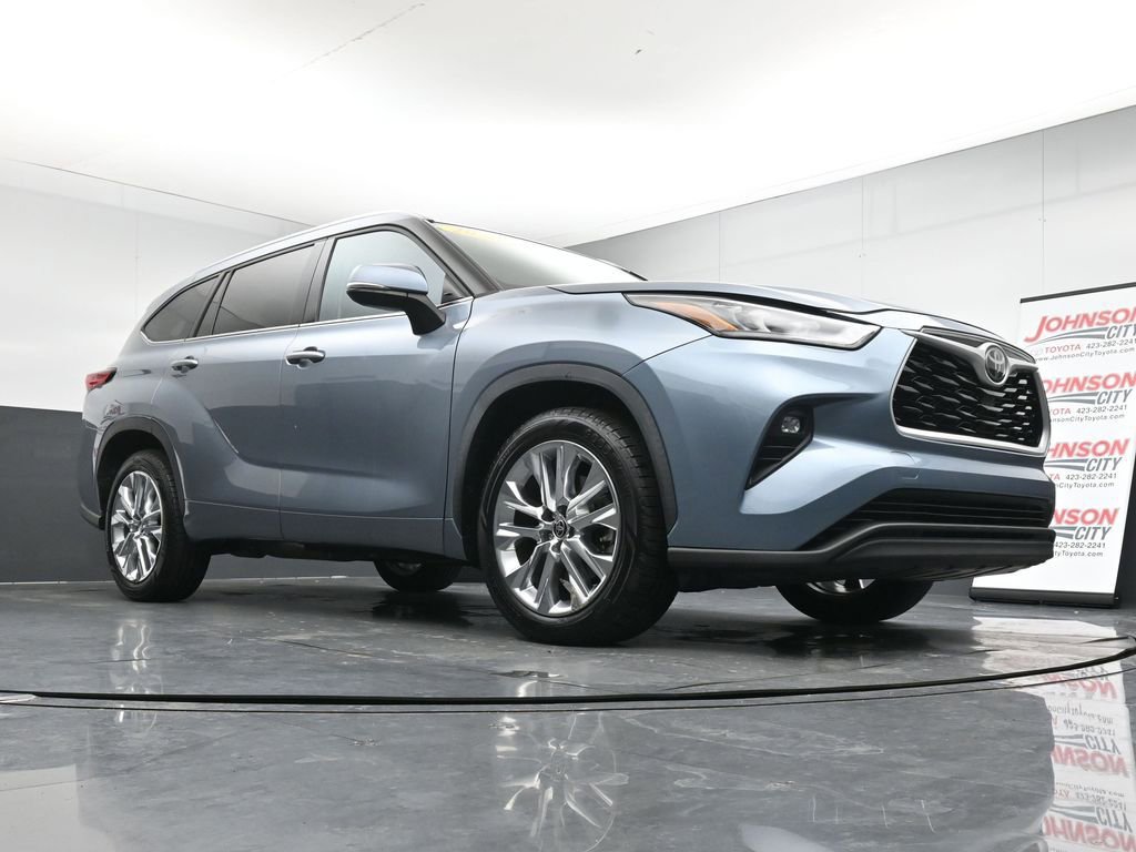 Used 2020 Toyota Highlander XLE FWD image 32