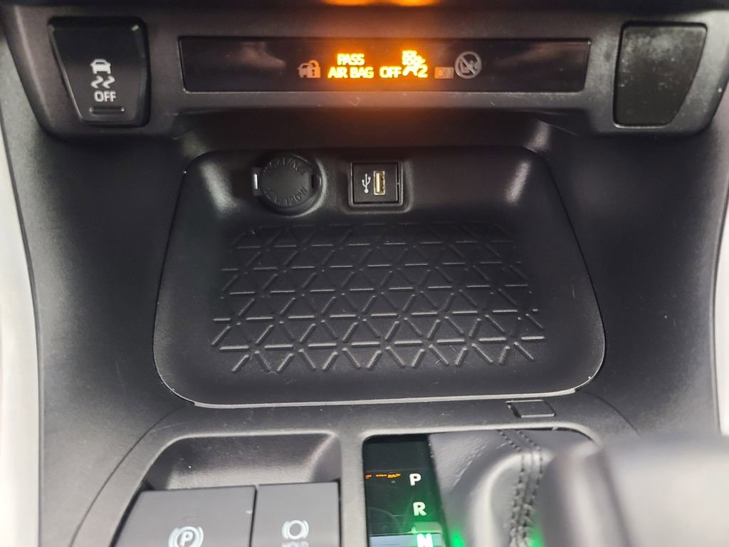 Used 2025 Toyota RAV4 XLE image 35