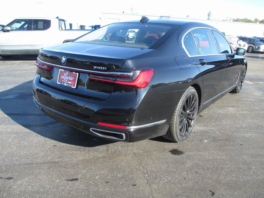 Used 2022 BMW 740i xDrive w/ Premium Package image 4