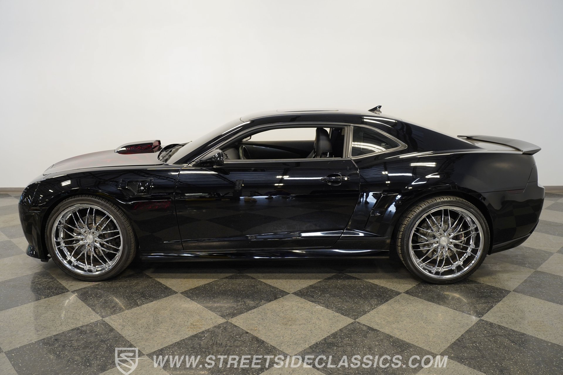 Used 2010 Chevrolet Camaro SS w/ RS Package RWD image 2