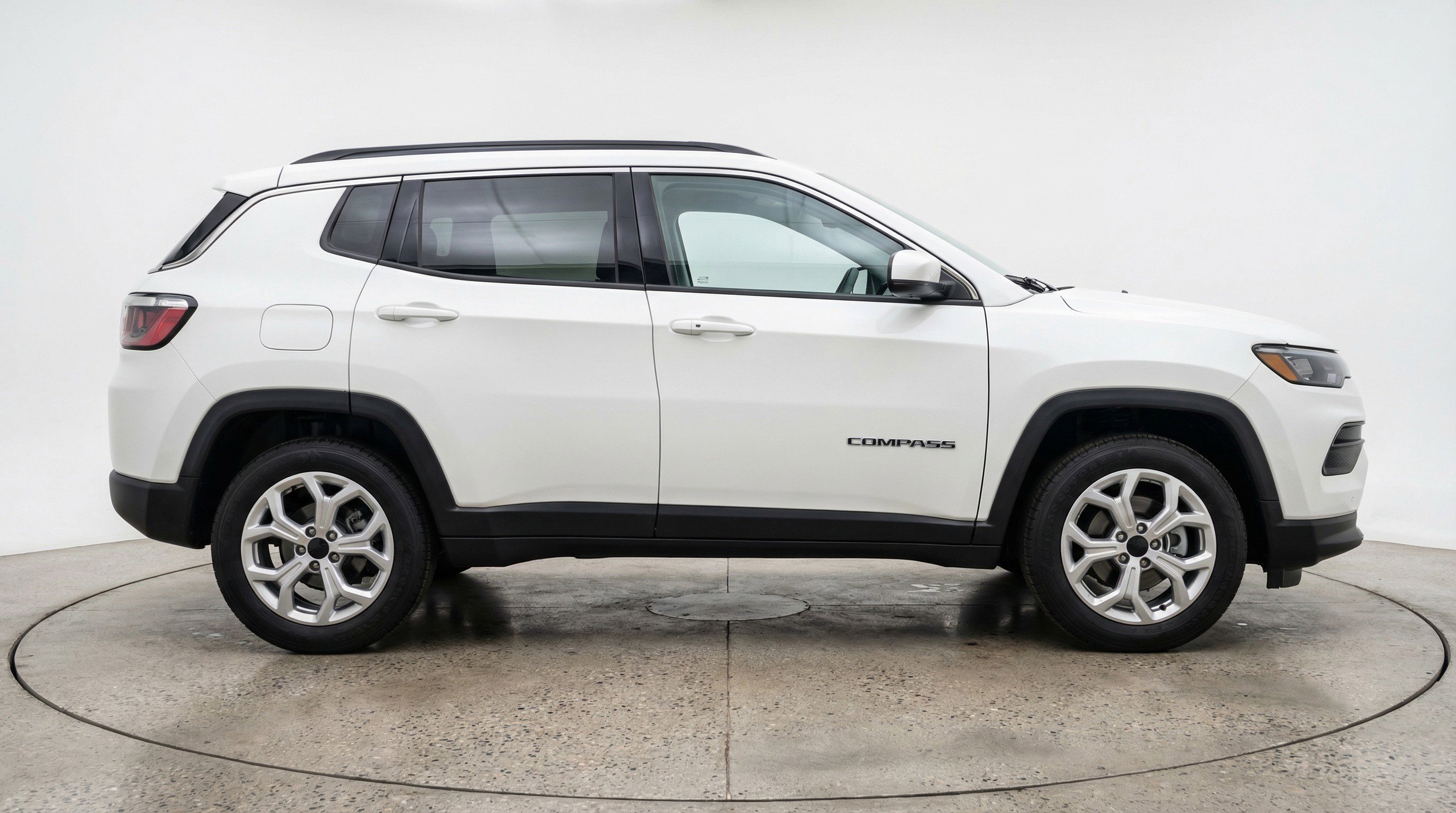 Used 2025 Jeep Compass Latitude image 11